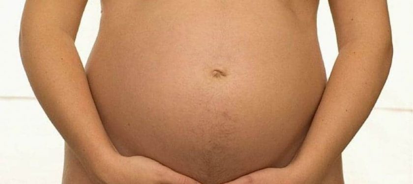640px-Pregnant_belly_button 640px-Pregnant_belly_button