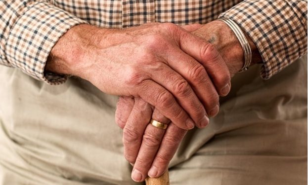 hands-981400_640 Aging