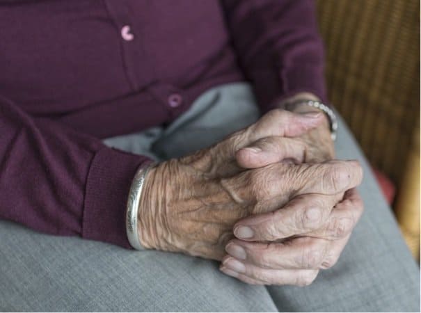 hand-2906456_640 Aging