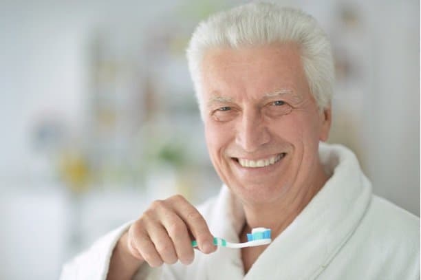 Depositphotos_110405816_s-2019-aletia elderly man, teeth brushing