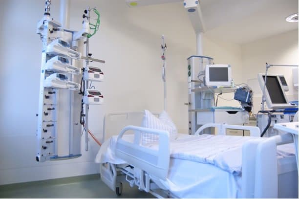 Depositphotos_14922593_s-2019-danutdo intensive care unit