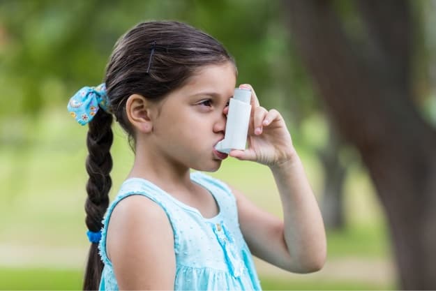 child using asthma inhaler