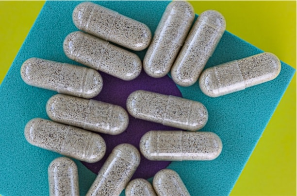 Depositphotos_445294938_s-2019crop-photo_gonzo dietary supplement capsules