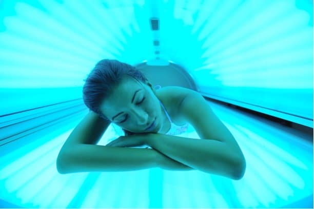 Depositphotos_7624166_s-2019-shock tanning bed, woman