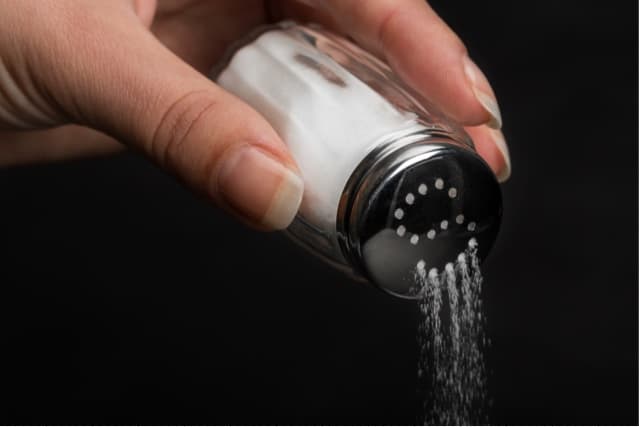 salt shaker, table salt, salt dispenser