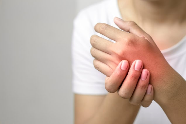 Woman experiencing peripheral nerve pain.