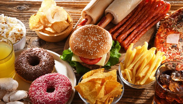 Examples of unhealthy foods high in fat and sugar.